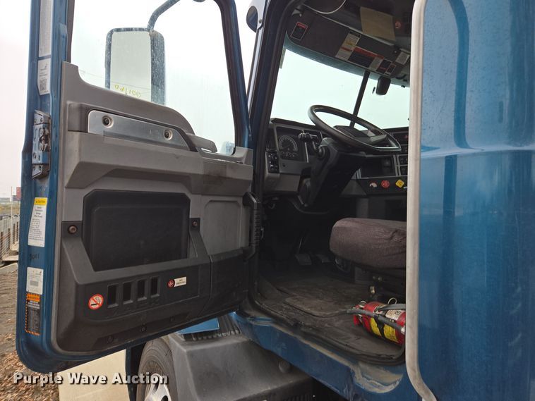 image for item YA0296 2019 Mack Anthem AN42T semi truck