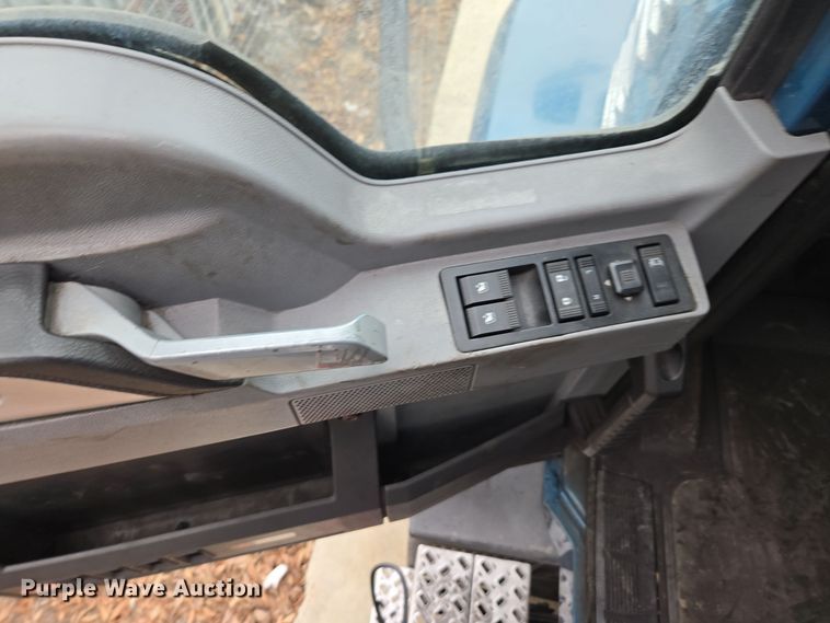 image for item YA0296 2019 Mack Anthem AN42T semi truck