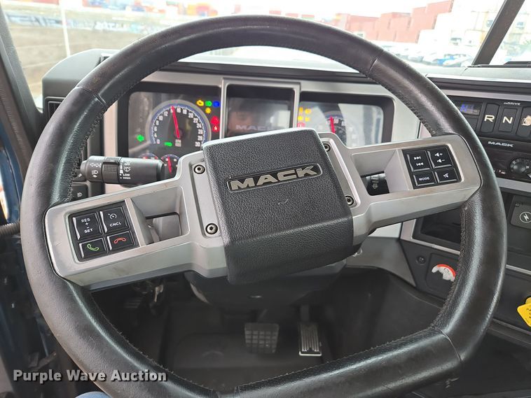 image for item YA0296 2019 Mack Anthem AN42T semi truck