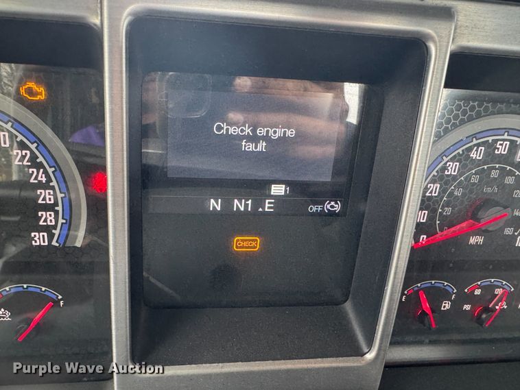 image for item YA0296 2019 Mack Anthem AN42T semi truck