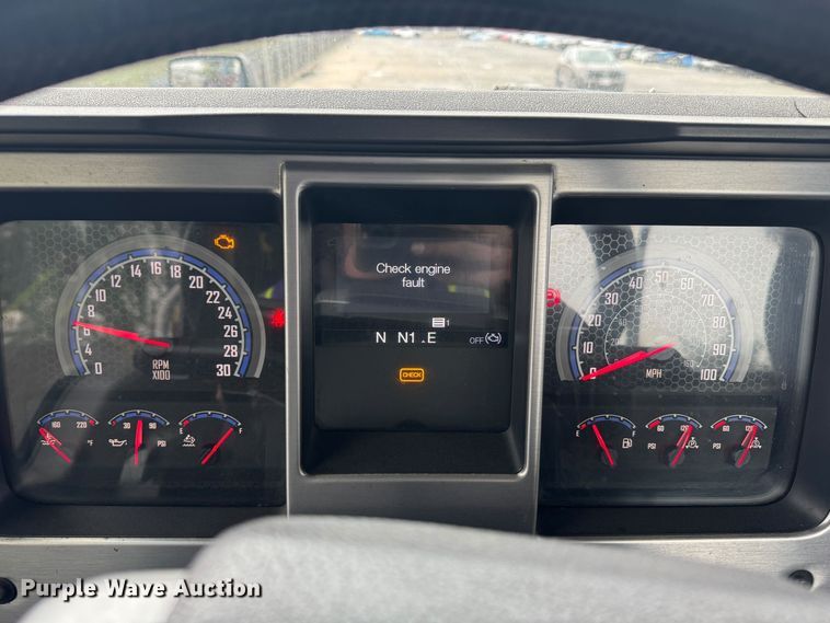 image for item YA0296 2019 Mack Anthem AN42T semi truck