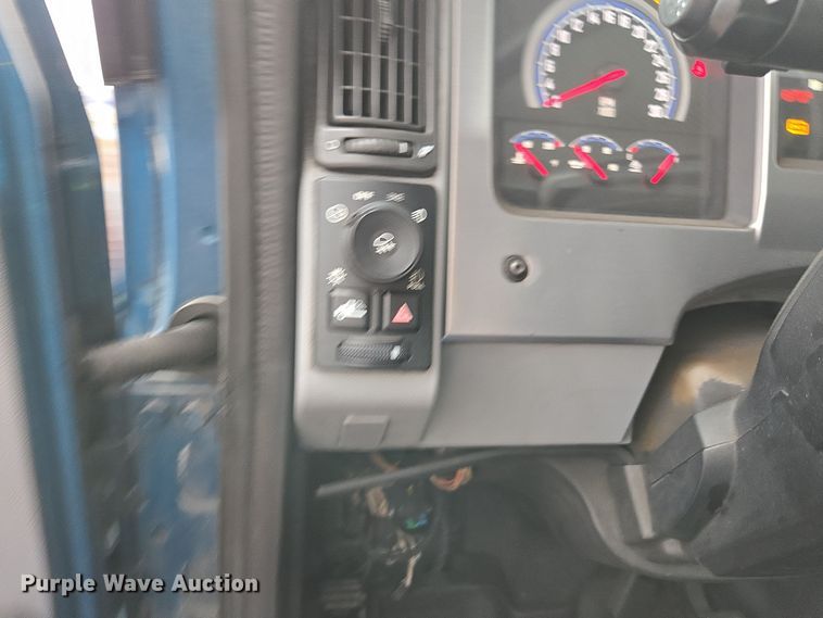 image for item YA0296 2019 Mack Anthem AN42T semi truck