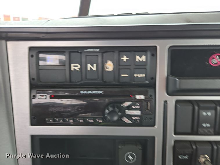 image for item YA0296 2019 Mack Anthem AN42T semi truck