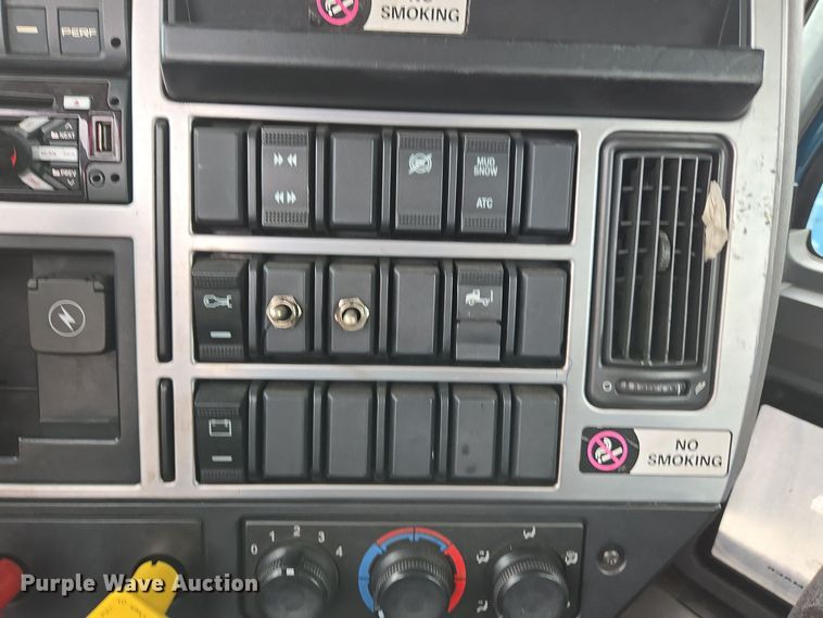 image for item YA0296 2019 Mack Anthem AN42T semi truck