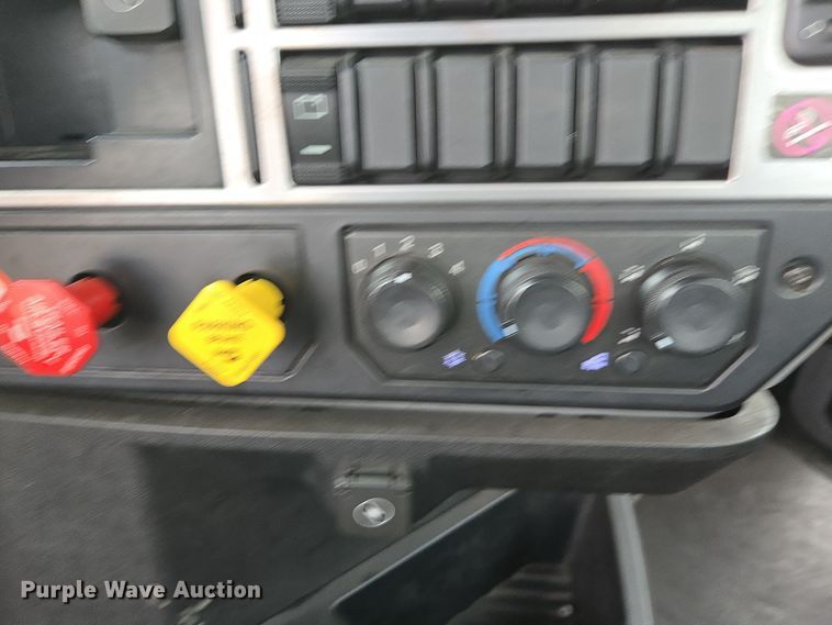 image for item YA0296 2019 Mack Anthem AN42T semi truck