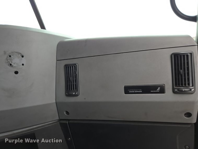 image for item YA0296 2019 Mack Anthem AN42T semi truck