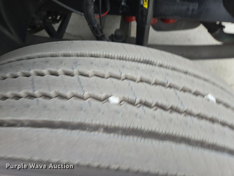 image for item YA0296 2019 Mack Anthem AN42T semi truck