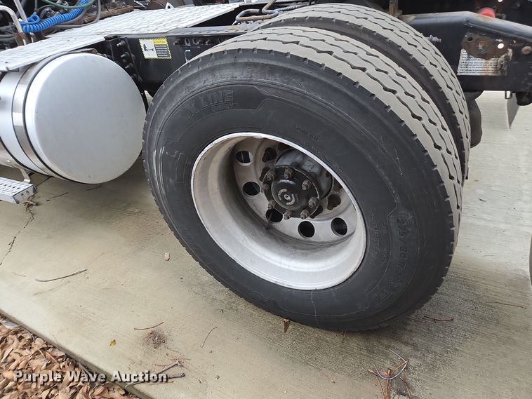 image for item YA0296 2019 Mack Anthem AN42T semi truck