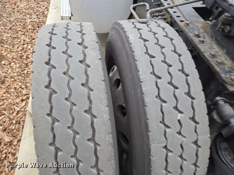 image for item YA0296 2019 Mack Anthem AN42T semi truck