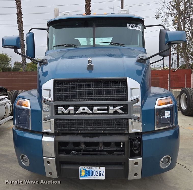 image for item YA0308 2020 Mack Anthem AN42T semi truck