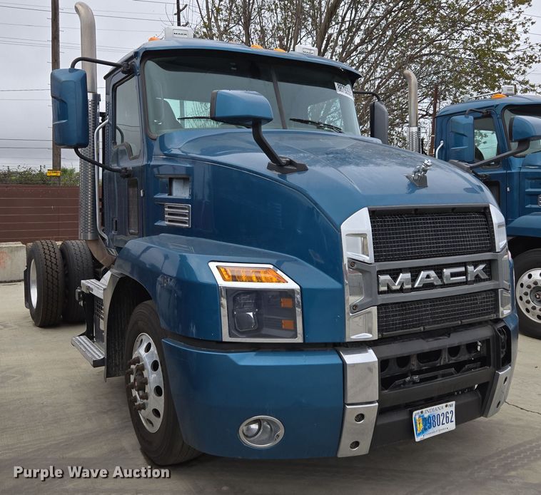 image for item YA0308 2020 Mack Anthem AN42T semi truck