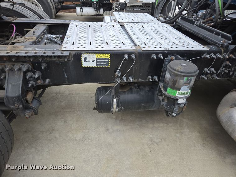 image for item YA0308 2020 Mack Anthem AN42T semi truck