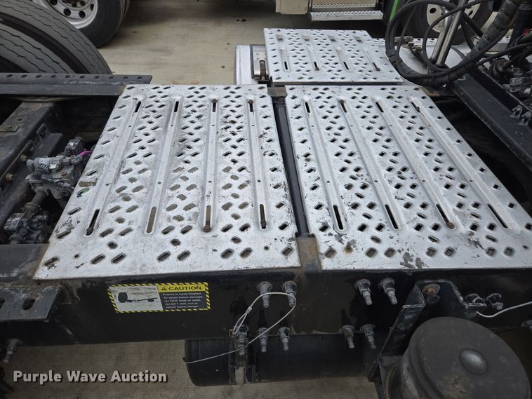 image for item YA0308 2020 Mack Anthem AN42T semi truck