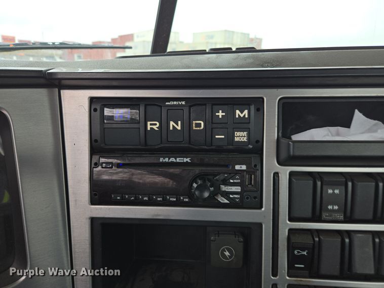 image for item YA0308 2020 Mack Anthem AN42T semi truck