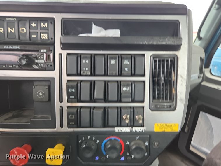 image for item YA0308 2020 Mack Anthem AN42T semi truck