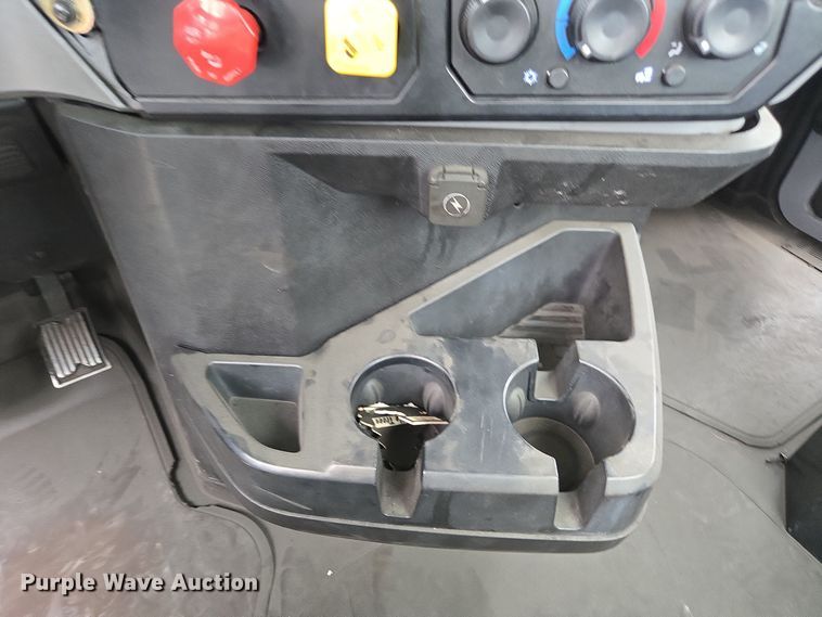 image for item YA0308 2020 Mack Anthem AN42T semi truck