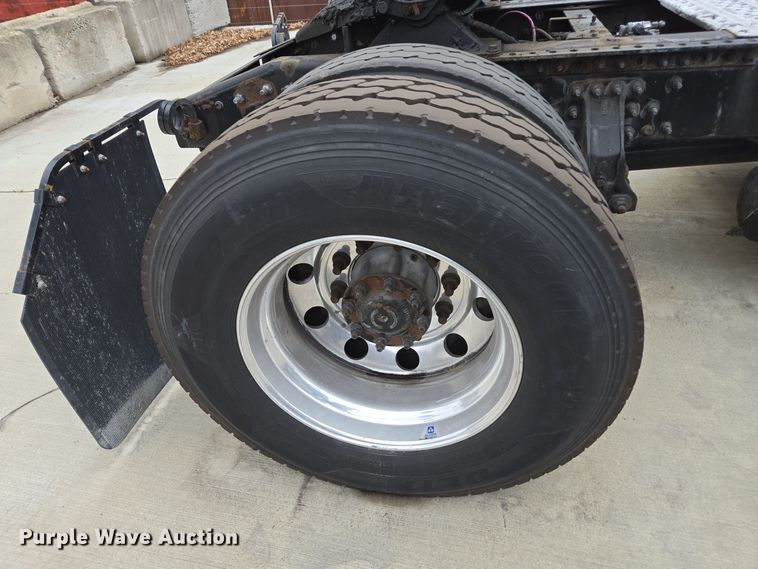 image for item YA0308 2020 Mack Anthem AN42T semi truck