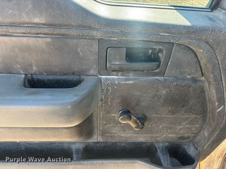 image for item DE2146 2012 Ford F150 pickup truck