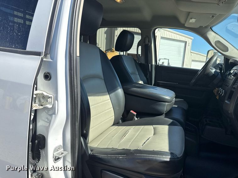 image for item DM5610 2012 Dodge Ram 5500HD Crew Cab flatbed truck