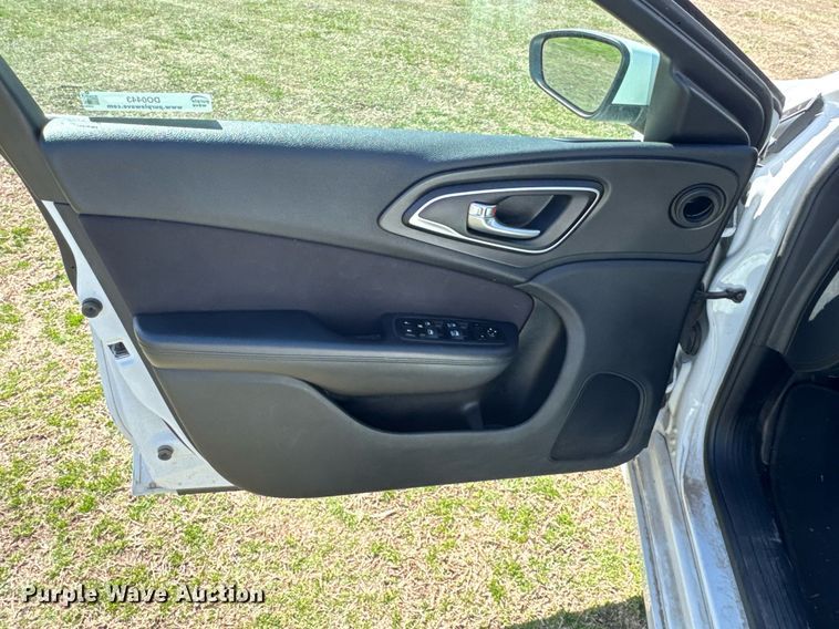 image for item DO0443 2015 Chrysler 200 