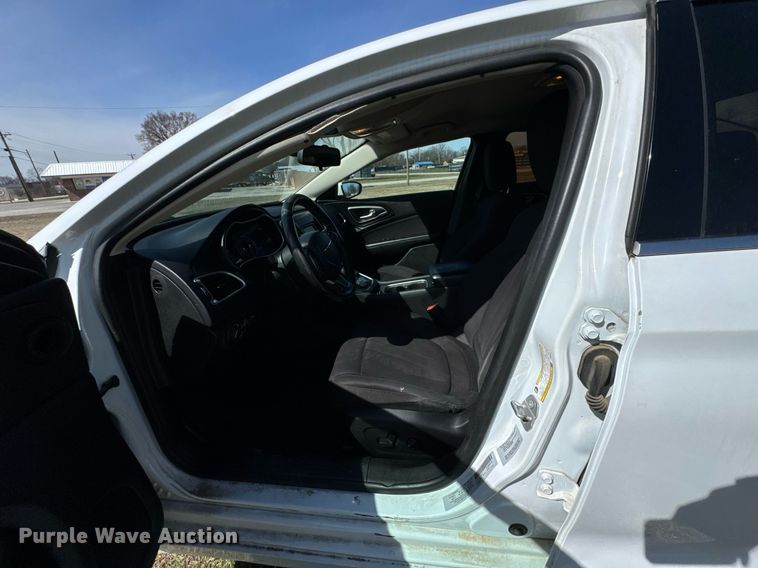 image for item DO0443 2015 Chrysler 200 