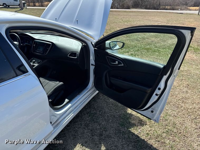 image for item DO0443 2015 Chrysler 200 