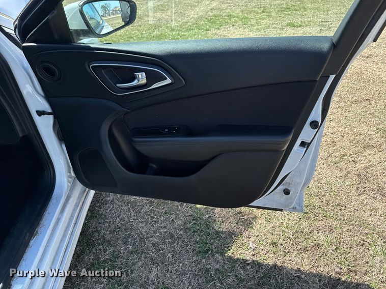 image for item DO0443 2015 Chrysler 200 