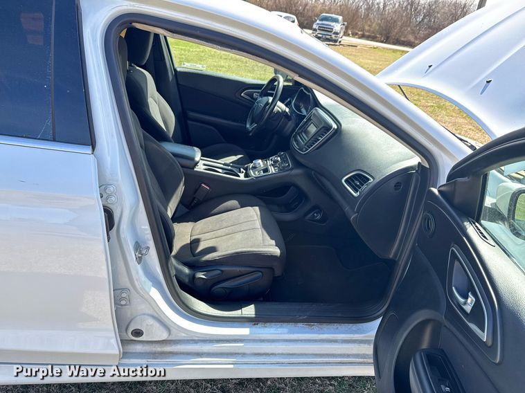 image for item DO0443 2015 Chrysler 200 