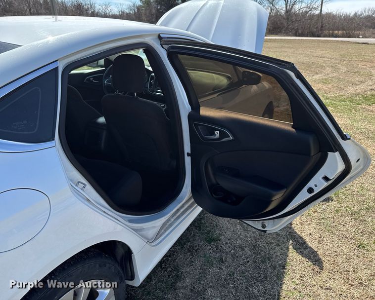 image for item DO0443 2015 Chrysler 200 