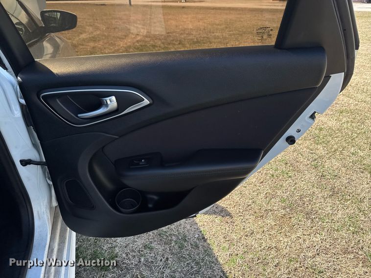 image for item DO0443 2015 Chrysler 200 