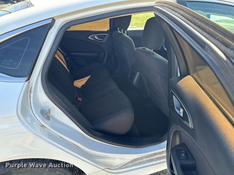 image for item DO0443 2015 Chrysler 200 