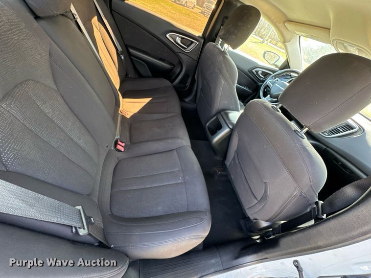 image for item DO0443 2015 Chrysler 200 