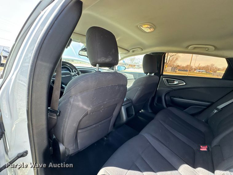 image for item DO0443 2015 Chrysler 200 