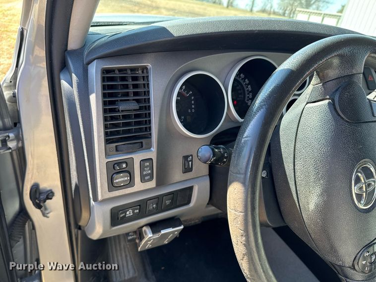 image for item DO0652 2011 Toyota Tundra Double Cab pickup truck