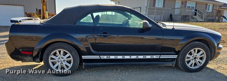 image for item DO7805 2005 Ford Mustang Convertible 