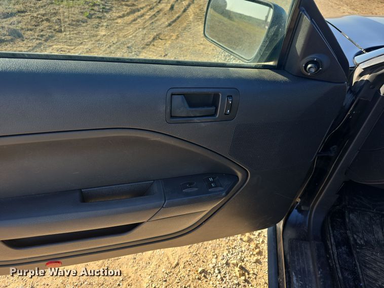 image for item DO7805 2005 Ford Mustang Convertible 