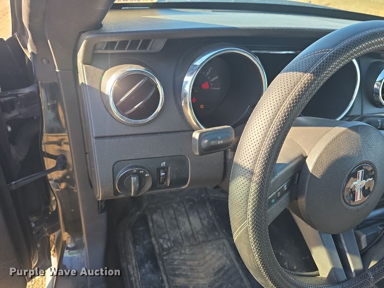 image for item DO7805 2005 Ford Mustang Convertible 