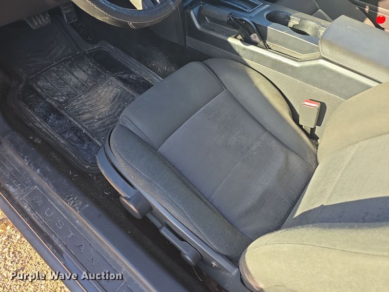 image for item DO7805 2005 Ford Mustang Convertible 