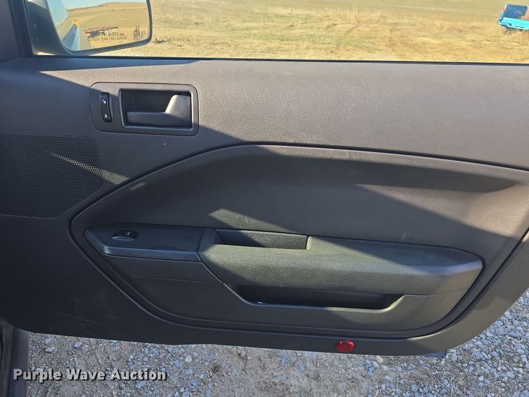 image for item DO7805 2005 Ford Mustang Convertible 