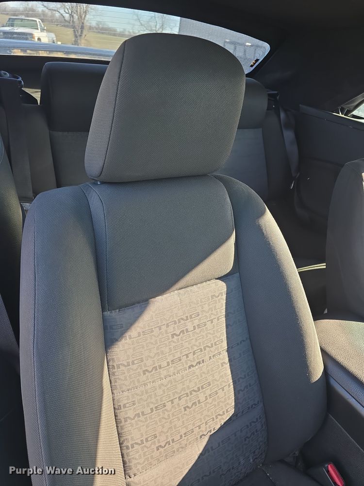 image for item DO7805 2005 Ford Mustang Convertible 