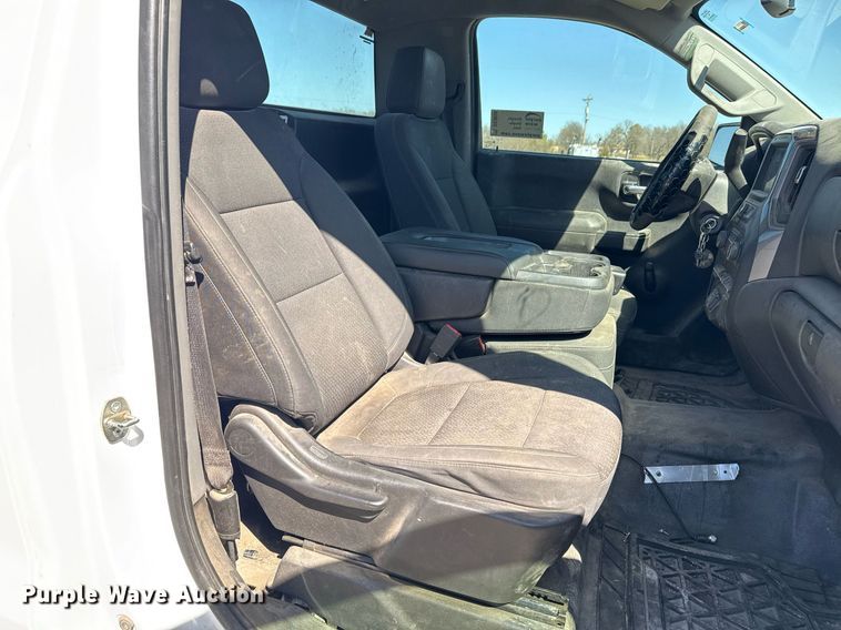 image for item DS3658 2020 Chevrolet Silverado 1500 pickup truck