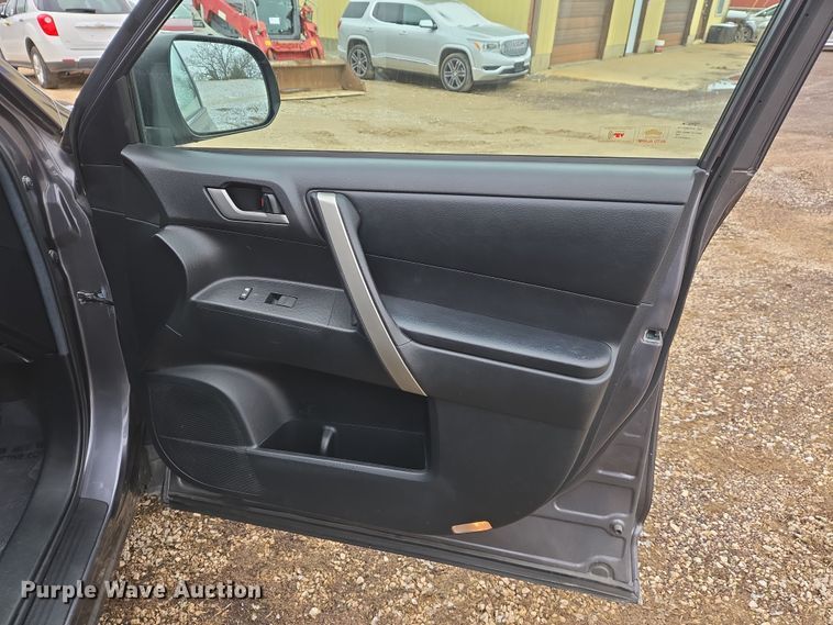 image for item DS5301 2012 Toyota Highlander SUV