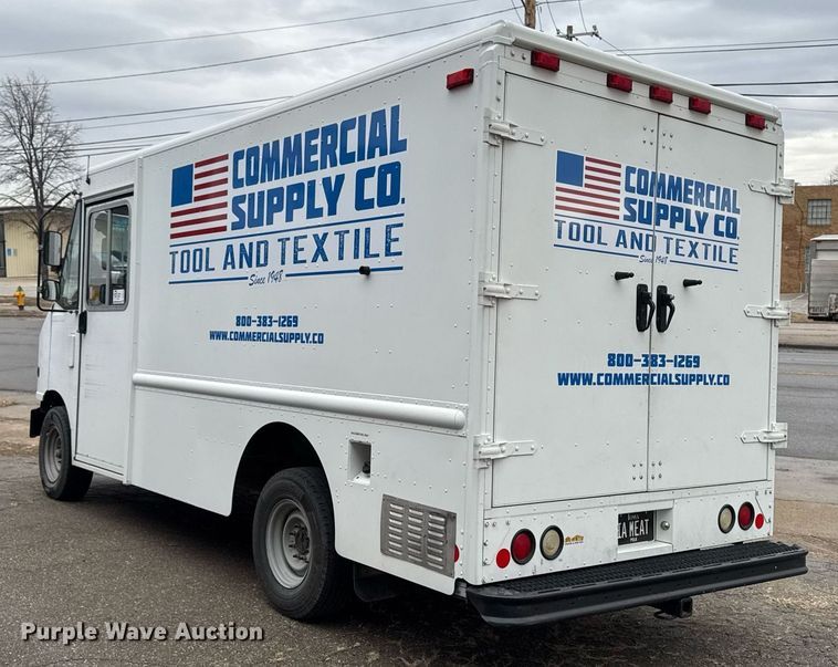 image for item DT0516 2011 Ford E350 Super Duty delivery van