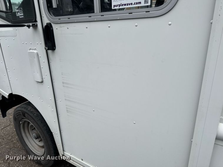 image for item DT0516 2011 Ford E350 Super Duty delivery van