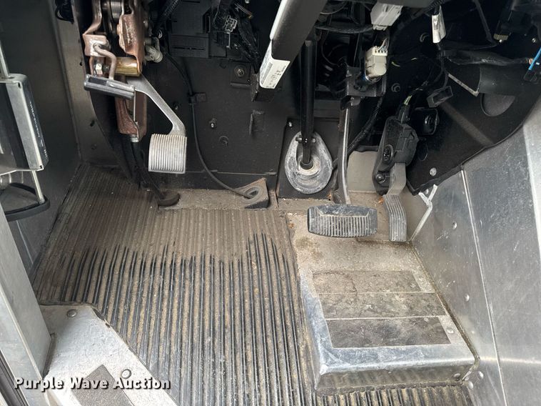 image for item DT0516 2011 Ford E350 Super Duty delivery van