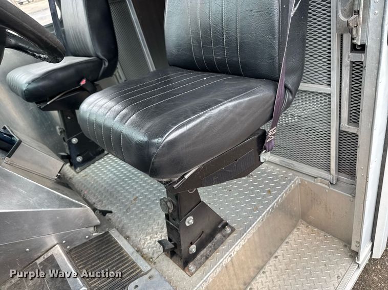 image for item DT0516 2011 Ford E350 Super Duty delivery van