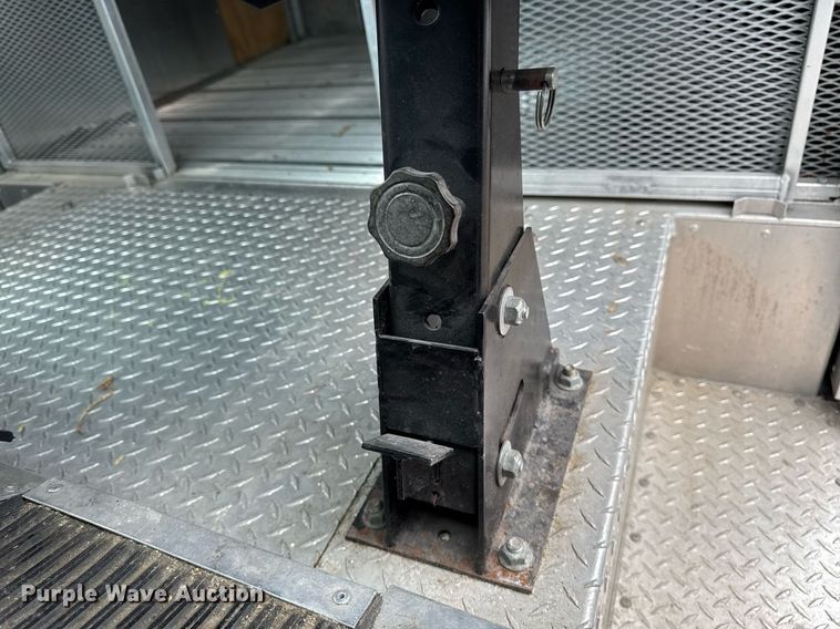 image for item DT0516 2011 Ford E350 Super Duty delivery van