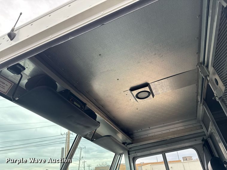 image for item DT0516 2011 Ford E350 Super Duty delivery van