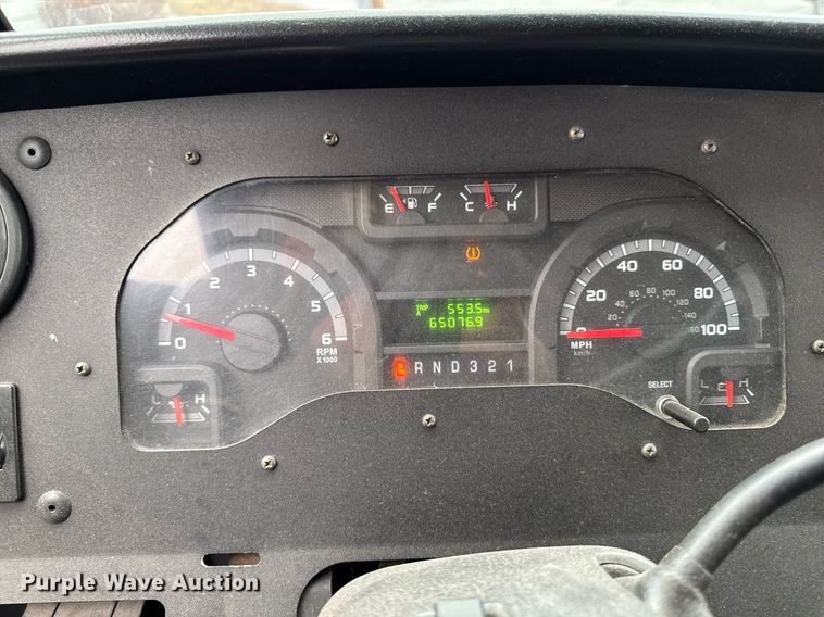 image for item DT0516 2011 Ford E350 Super Duty delivery van