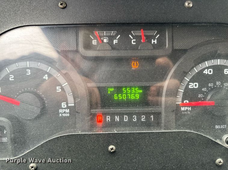 image for item DT0516 2011 Ford E350 Super Duty delivery van